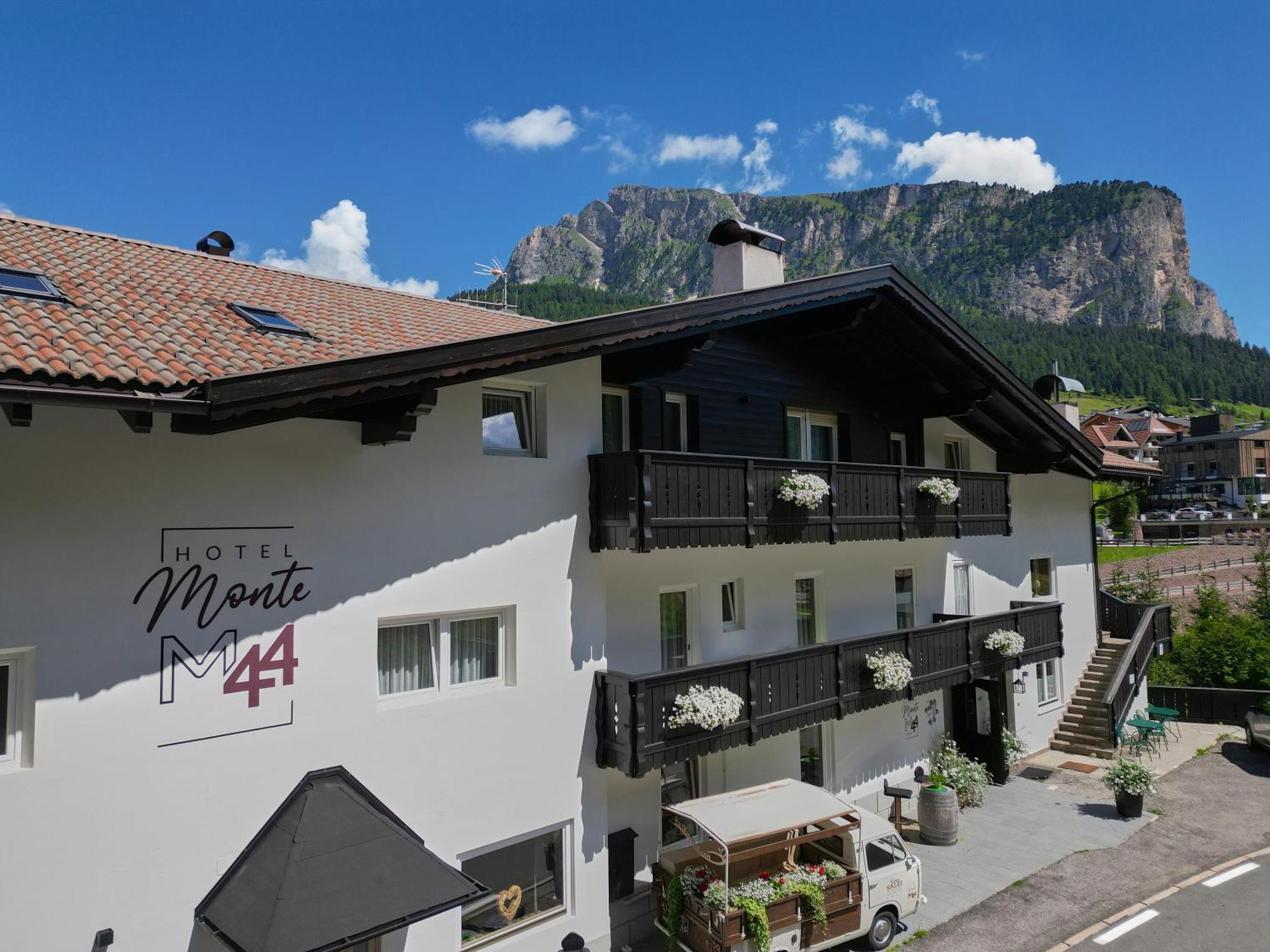 Hotel Monte44 Selva di Val Gardena Exteriör bild